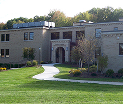 Bloch Alumni and Advancement Center building.